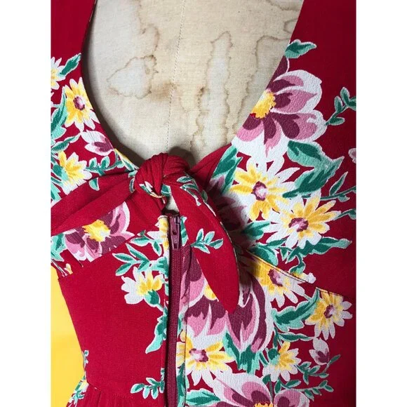 1996 RUNWAY. BETSEY JOHNSON Spring/Summer 1996 Cherry Red. 1940s Style. Floral R
